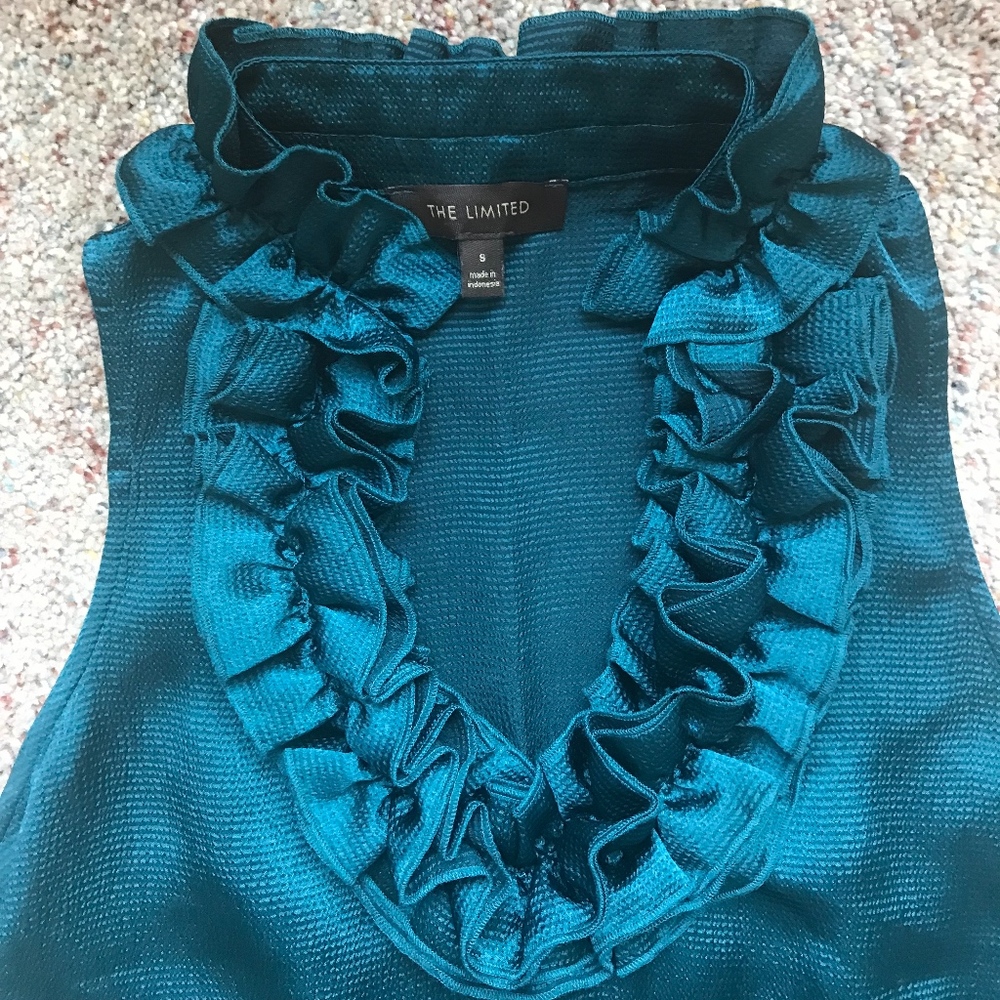 The Limited - Ruffle V-Neck Tank Top - Picture 2 of 6